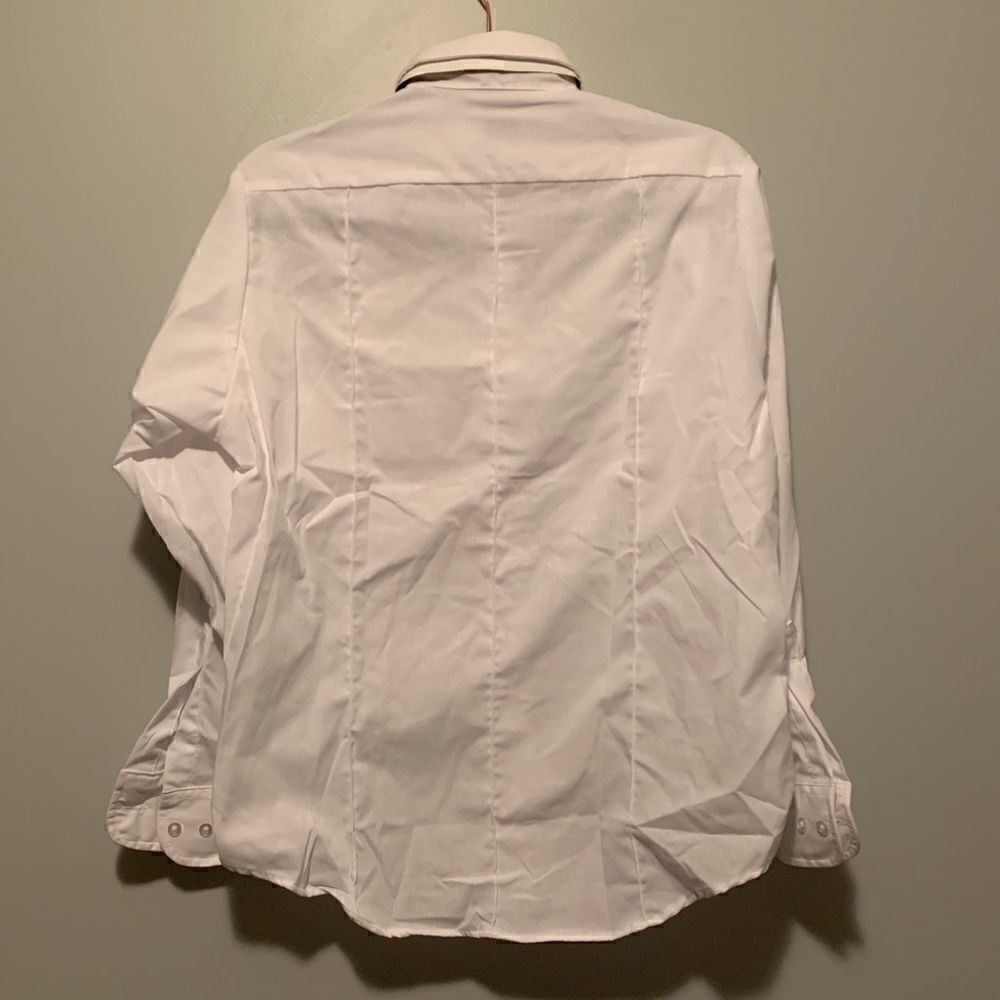Women's White Collared Button-down - image 6